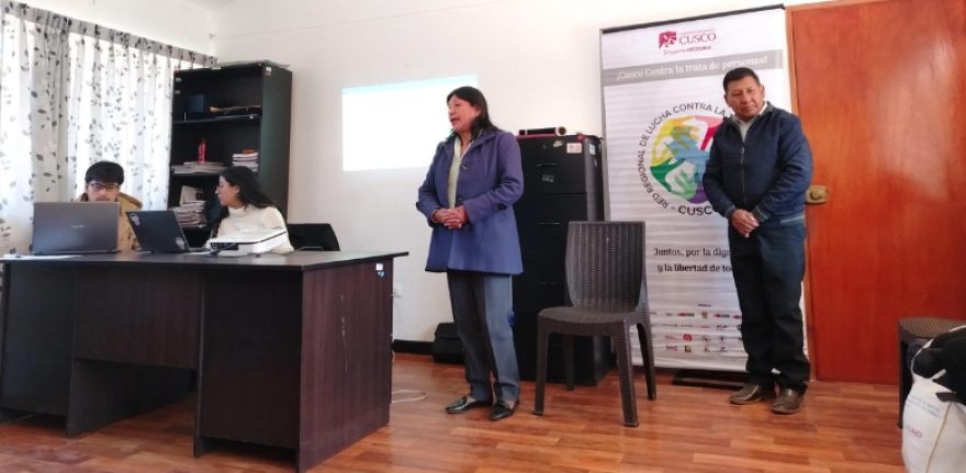asesoramiento-legal-ayuda-mujer-amhauta